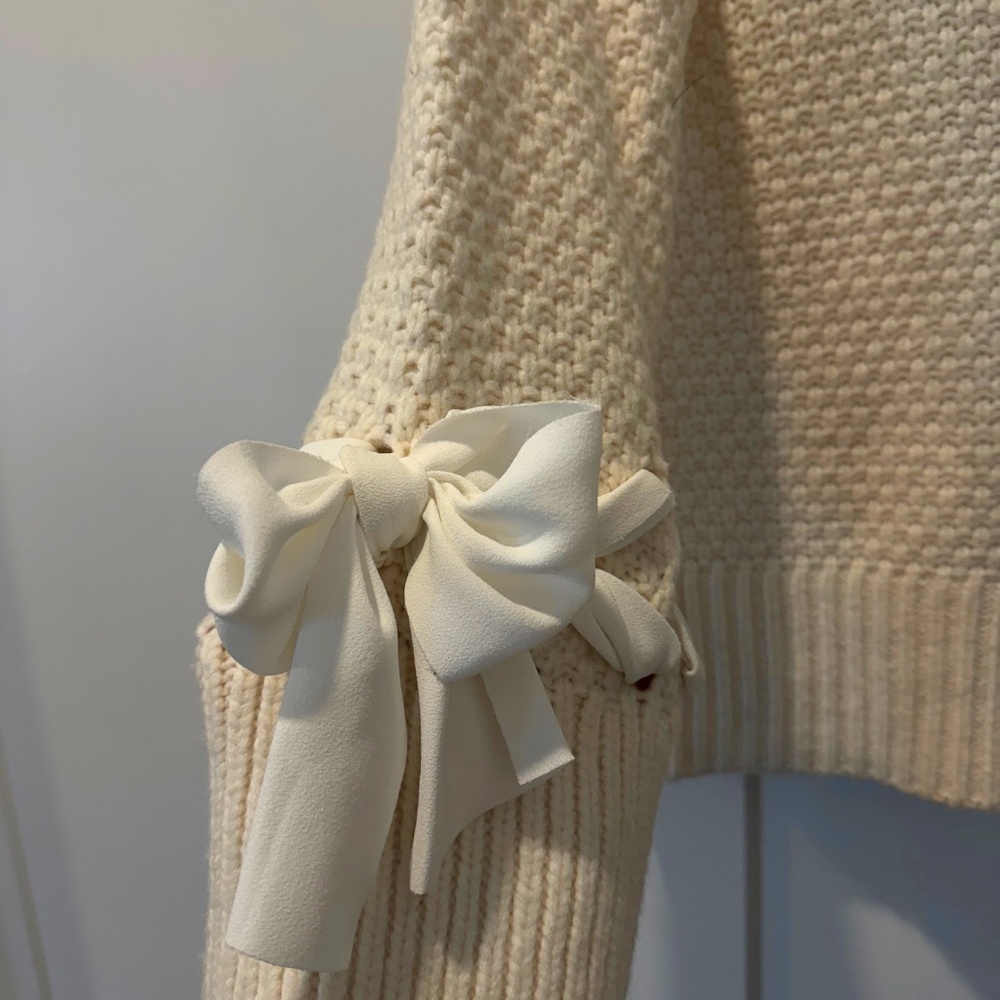 Club Monaco | Crew Neck Cream Pull Over with Bows - Size Xs - Picture 2 of 3